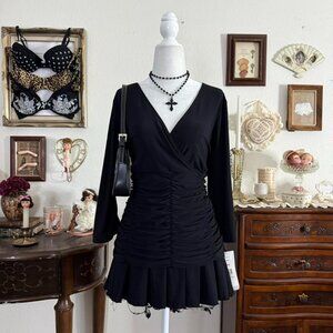 BNWT y2k witchy black ruched top w 3/4 length sleeves